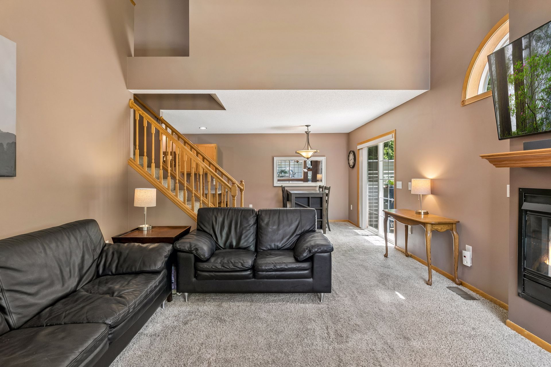  Private Woodland Townhome Near Parks and Recreation - 物件實景