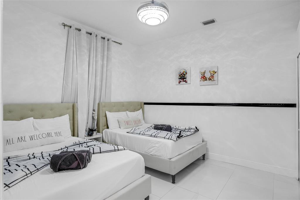 Orlando, Florida, 32829, United States, 4 Bedrooms Bedrooms, ,3 BathroomsBathrooms,Residential,For Sale,1926455