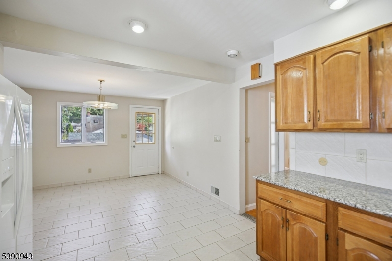 West Orange Twp., New Jersey, 07052, United States, 2 Bedrooms Bedrooms, ,2 BathroomsBathrooms,Residential,For Sale,1969241