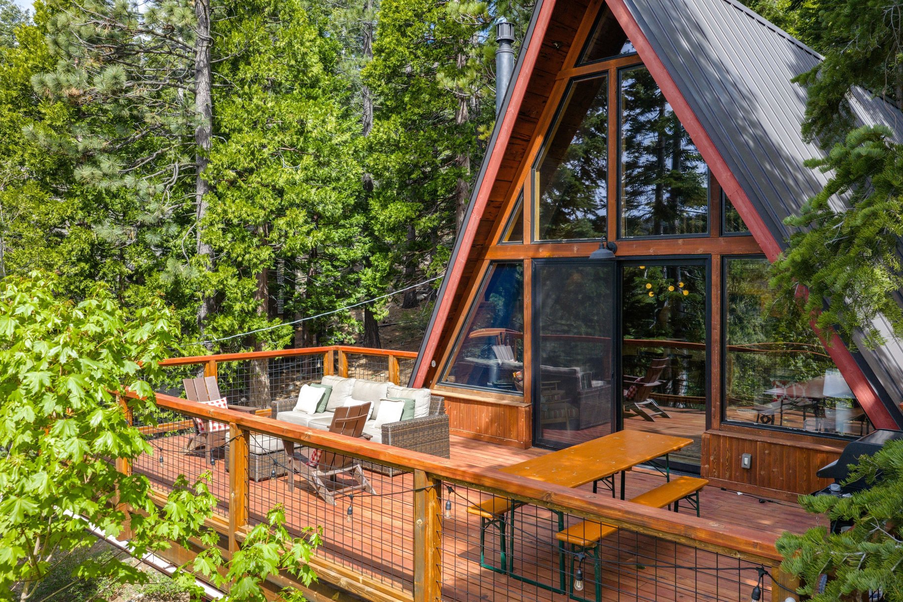  Iconic, Updated A-frame Steps from Trails with Private Beach Membership - 物件實景