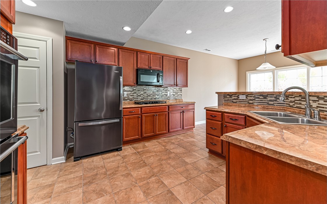 Richland, Pennsylvania, 15044, United States, 3 Bedrooms Bedrooms, ,3 BathroomsBathrooms,Residential,For Sale,1991819