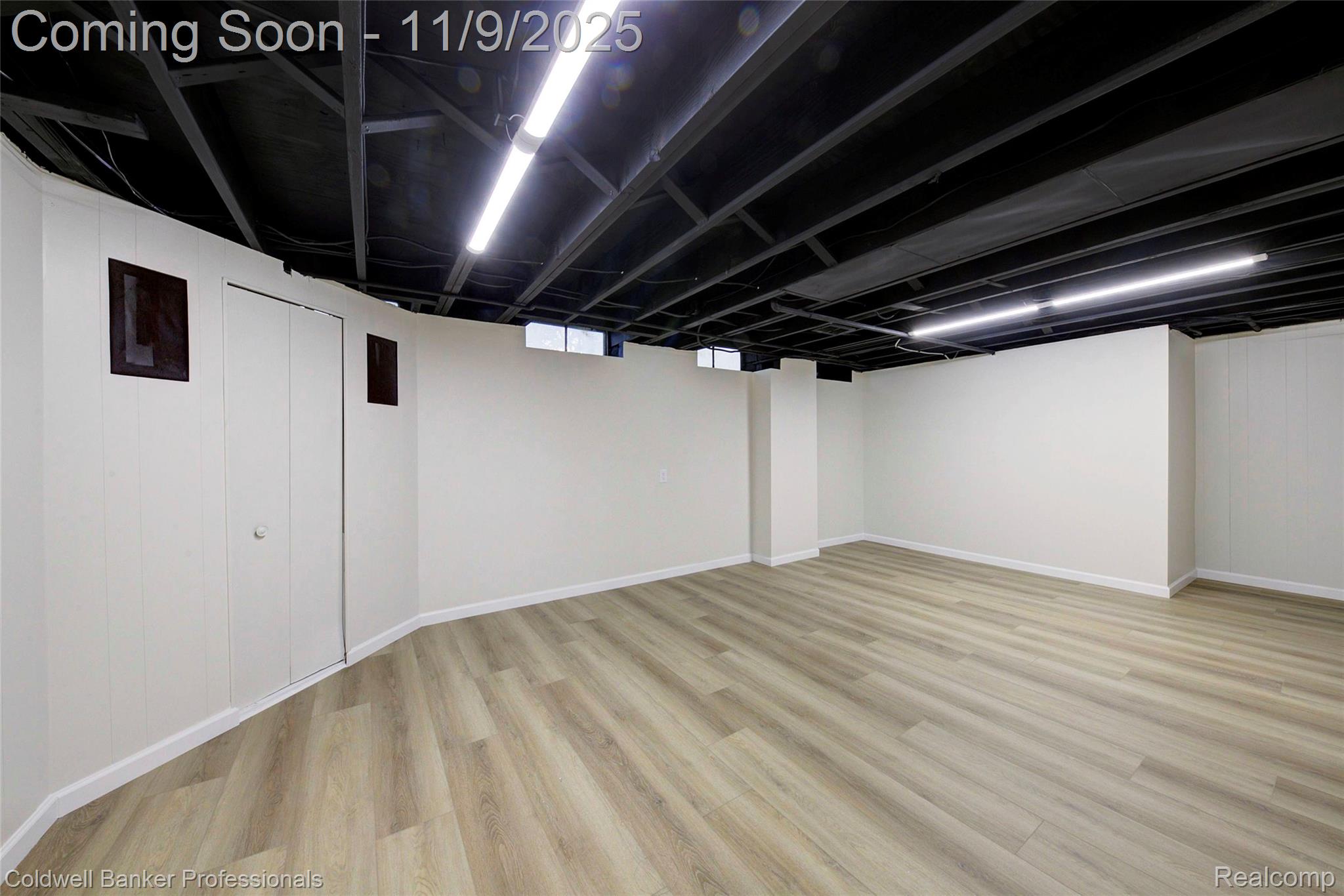 Troy, Michigan, 48085, United States, 4 Bedrooms Bedrooms, ,2 BathroomsBathrooms,Residential,For Sale,1989080