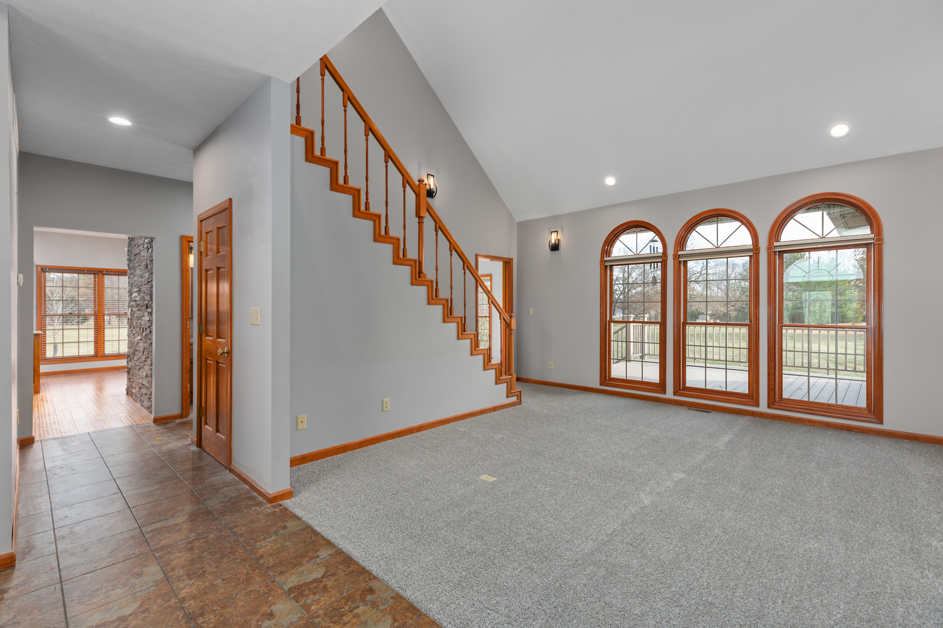 Litchfield, Illinois, 62056, United States, 5 Bedrooms Bedrooms, ,4 BathroomsBathrooms,Residential,For Sale,1986083