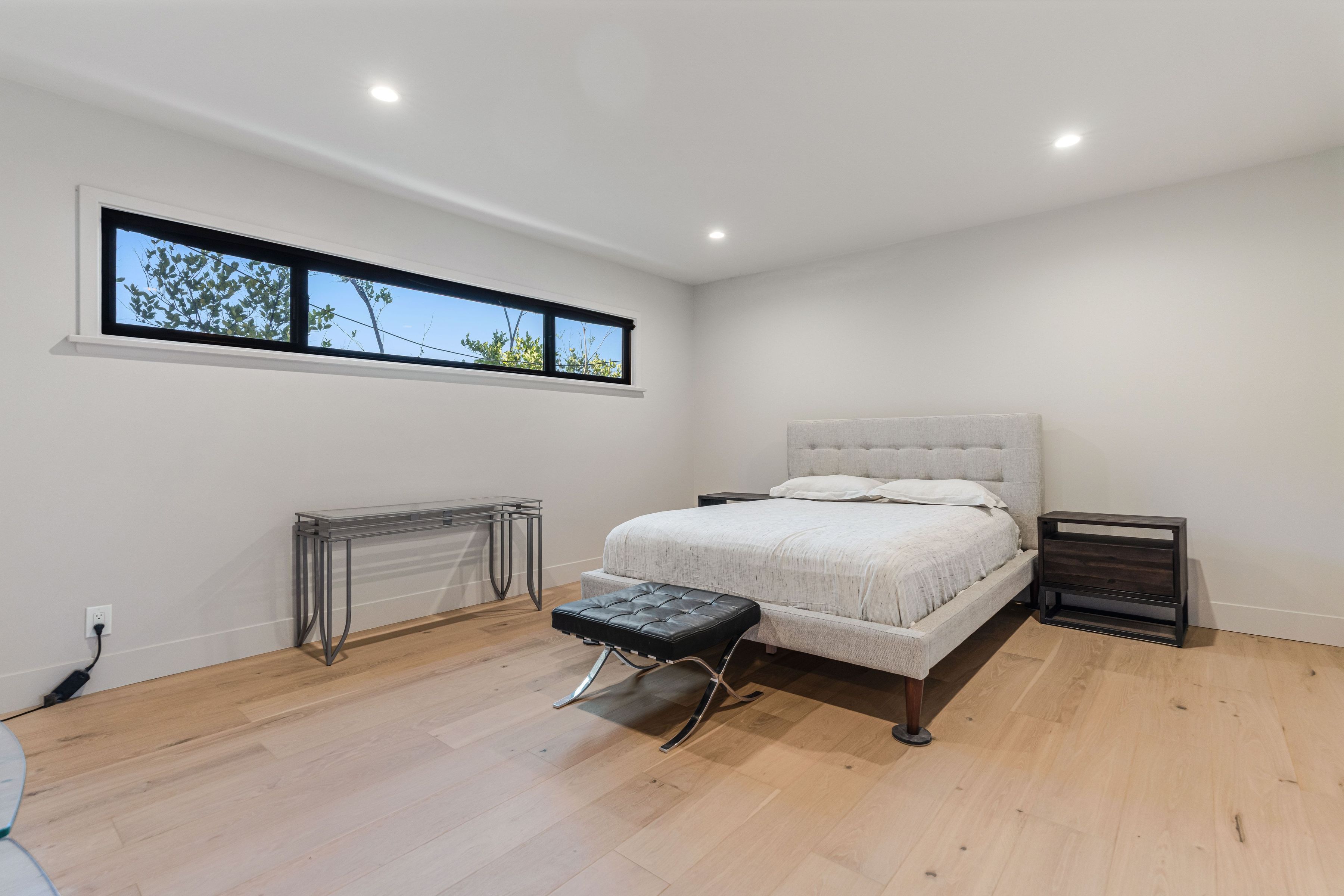  5950 Winnetka Avenue - 物件實景