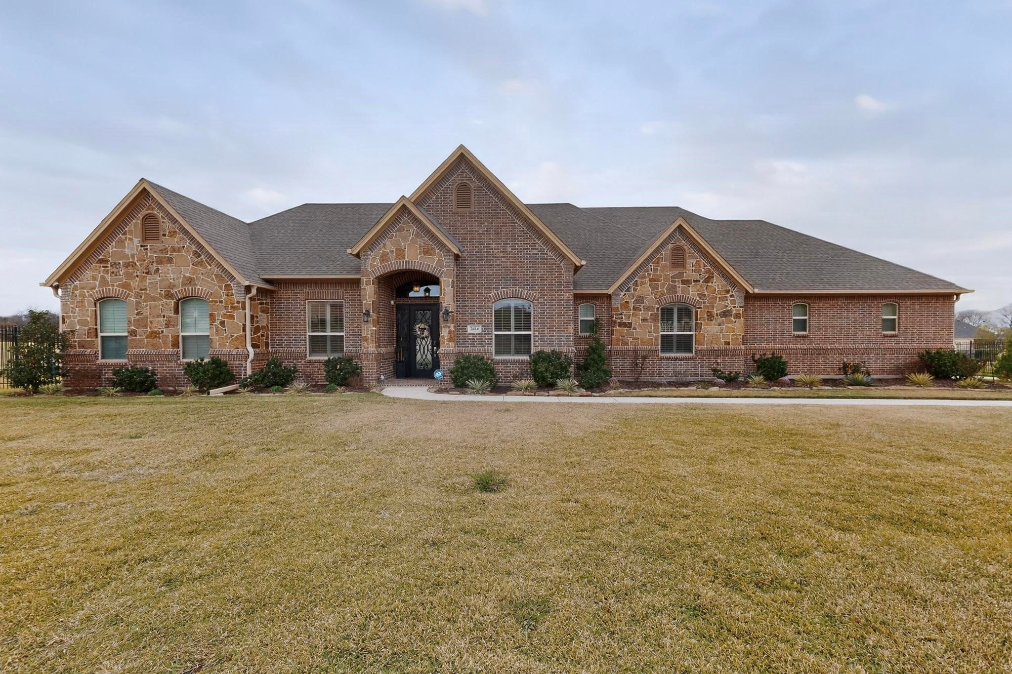 Cedar Hill, Texas, 75104, United States, 3 Bedrooms Bedrooms, ,4 BathroomsBathrooms,Residential,For Sale,1999299