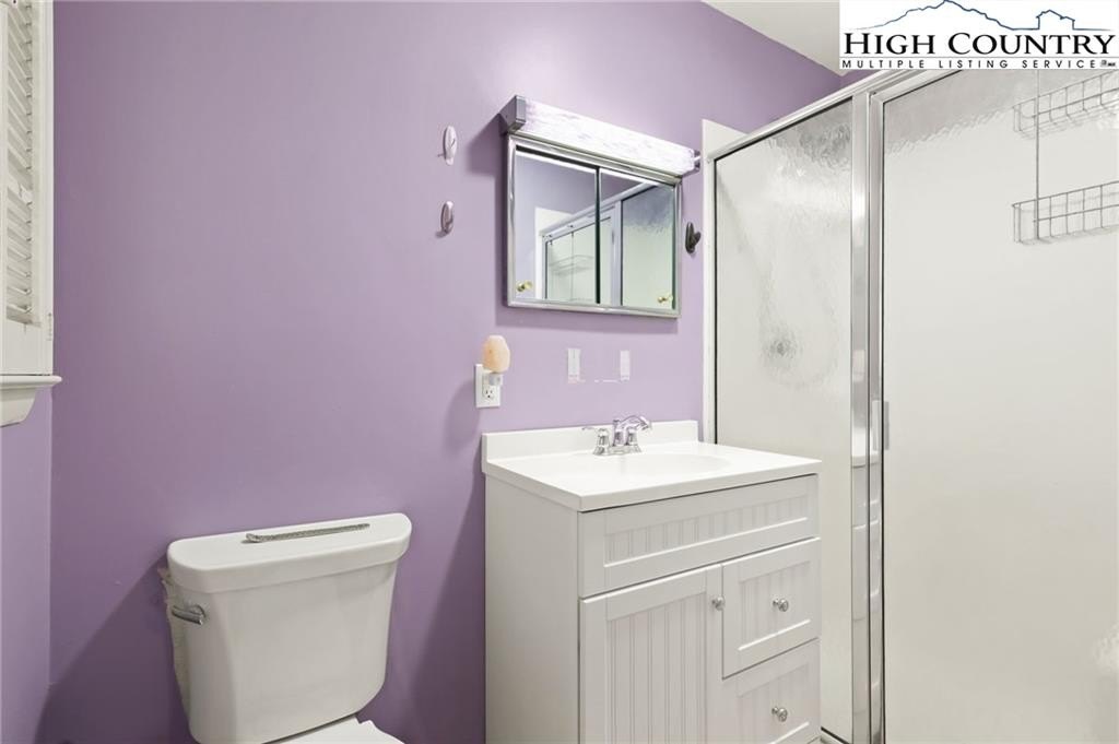 Boone, North Carolina, 28607, United States, 3 Bedrooms Bedrooms, ,3 BathroomsBathrooms,Residential,For Sale,1974866