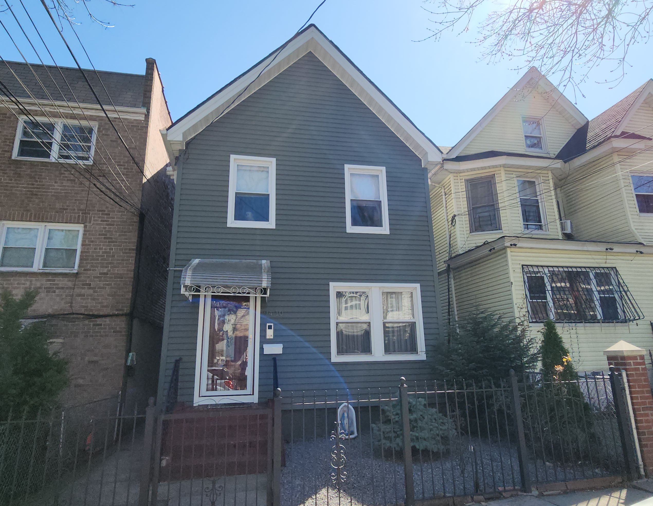 Elmhurst, New York, 11373, United States, 10 Bedrooms Bedrooms, ,3 BathroomsBathrooms,Residential,For Sale,1895054