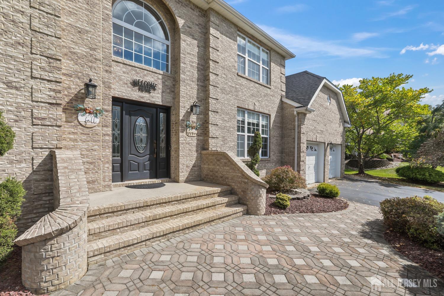 Marlboro, New Jersey, 07751, United States, 5 Bedrooms Bedrooms, ,3 BathroomsBathrooms,Residential,For Sale,1975938