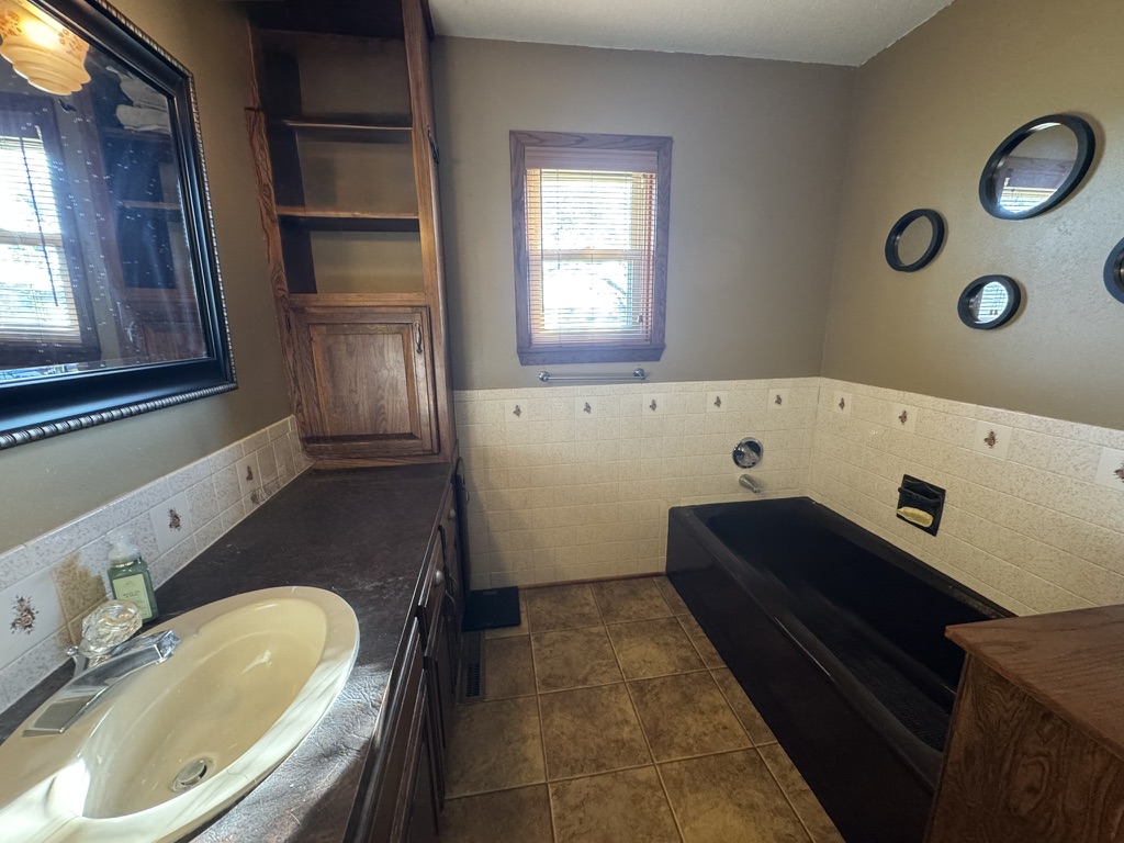 Pierce City, Missouri, 65723, United States, 2 Bedrooms Bedrooms, ,2 BathroomsBathrooms,Residential,For Sale,1987385