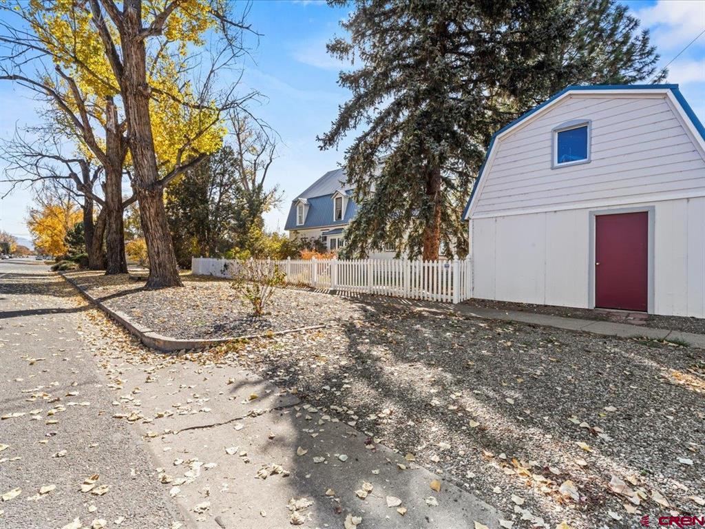 Montrose, Colorado, 81401, United States, 5 Bedrooms Bedrooms, ,1 BathroomBathrooms,Residential,For Sale,1994481