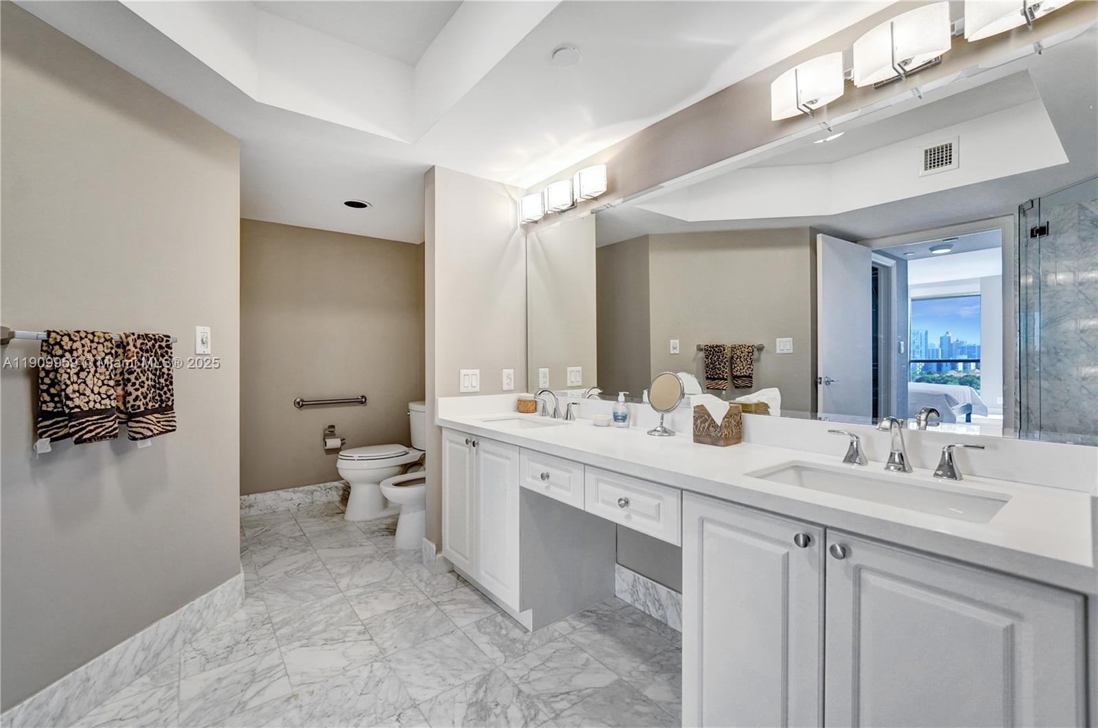 Aventura, Florida, 33180, United States, 2 Bedrooms Bedrooms, ,2 BathroomsBathrooms,Residential,For Sale,1988948