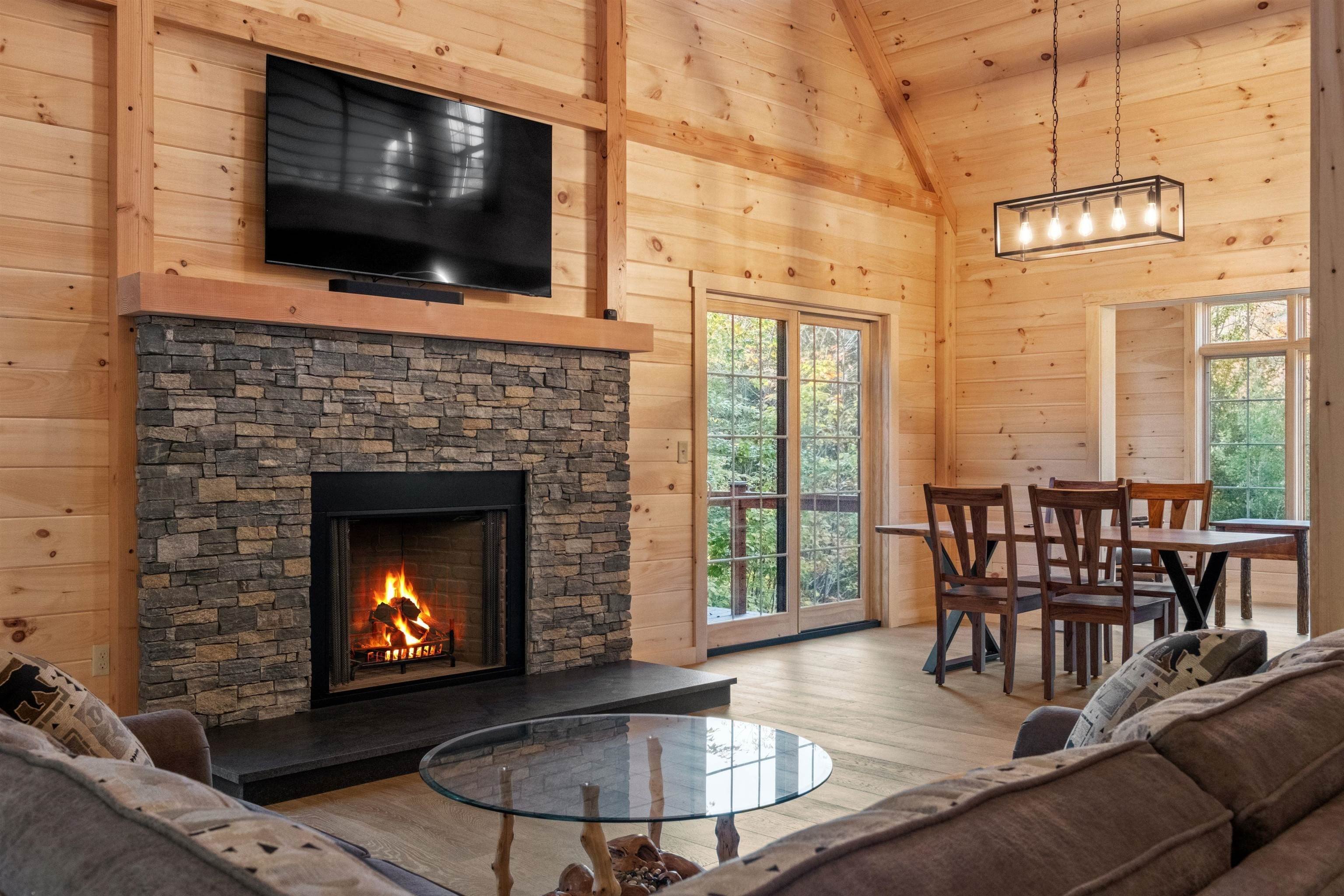 Lincoln, New Hampshire, 03251, United States, 4 Bedrooms Bedrooms, ,3 BathroomsBathrooms,Residential,For Sale,1831897