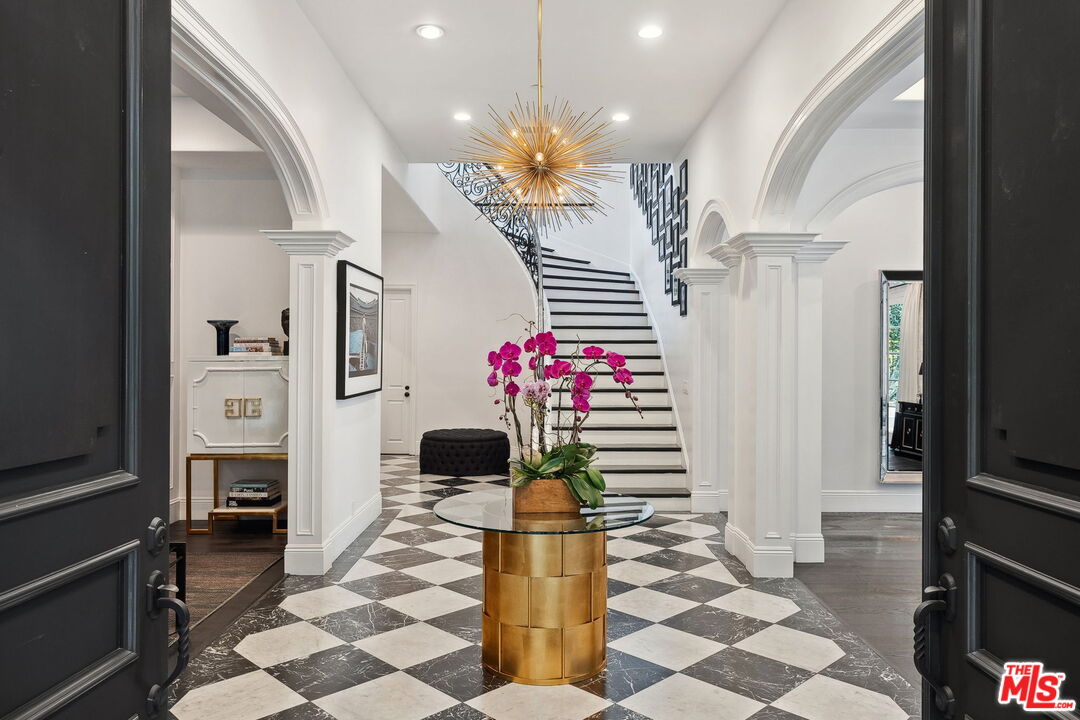 Beverly Hills Post Office, California, 90210, United States, 5 Bedrooms Bedrooms, ,6 BathroomsBathrooms,Residential,For Sale,1723543