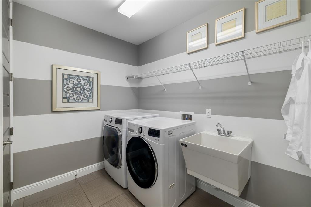 Bradenton, Florida, 34212, United States, 4 Bedrooms Bedrooms, ,5 BathroomsBathrooms,Residential,For Sale,1856587