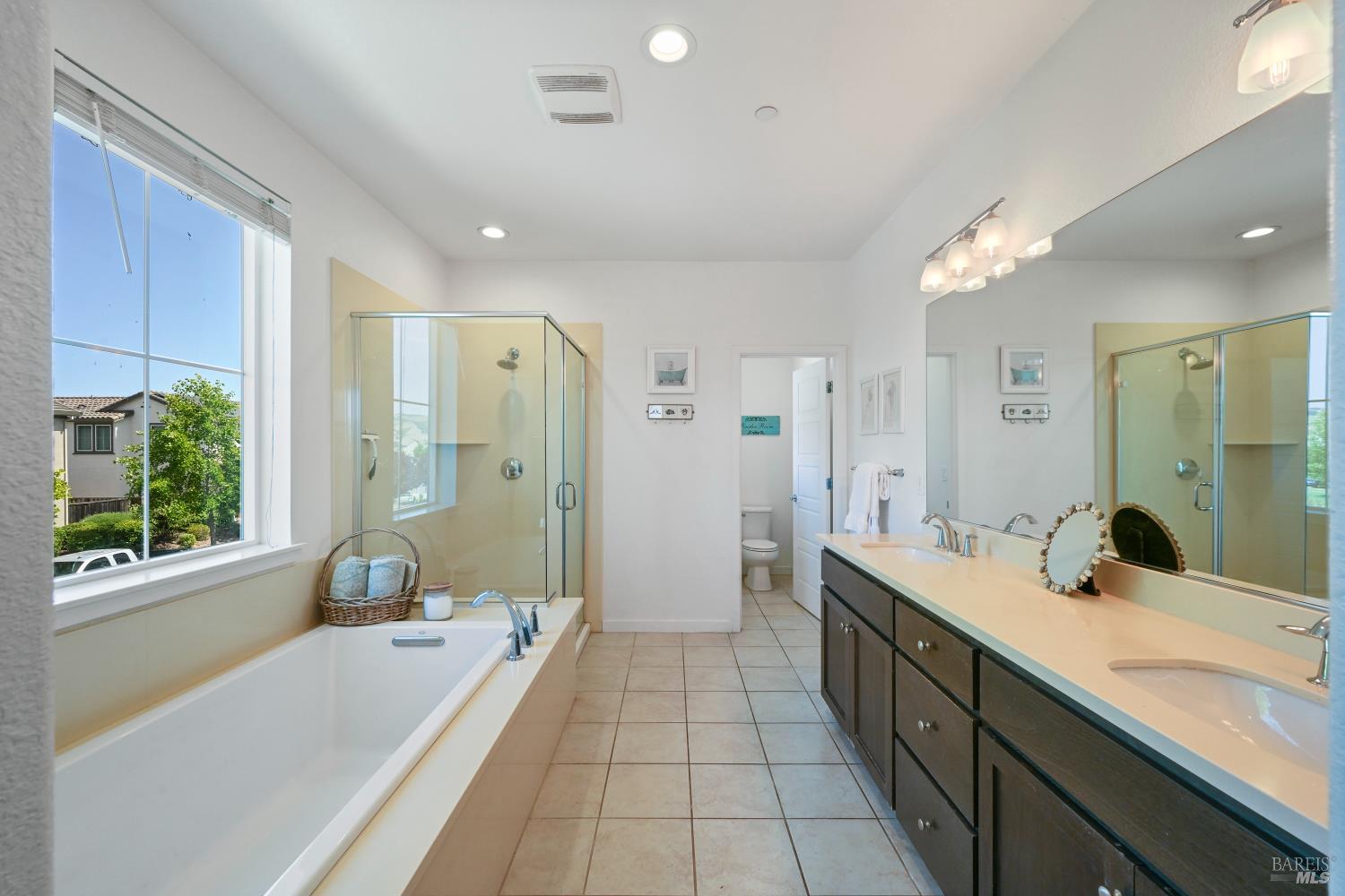 Rohnert Park, California, 94928, United States, 3 Bedrooms Bedrooms, ,3 BathroomsBathrooms,Residential,For Sale,1925027
