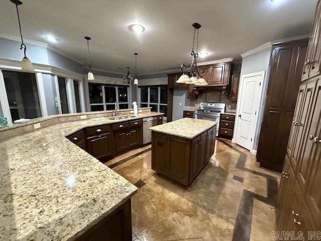 Maumelle, Arkansas, 72113, United States, 5 Bedrooms Bedrooms, ,4 BathroomsBathrooms,Residential,For Sale,1987049