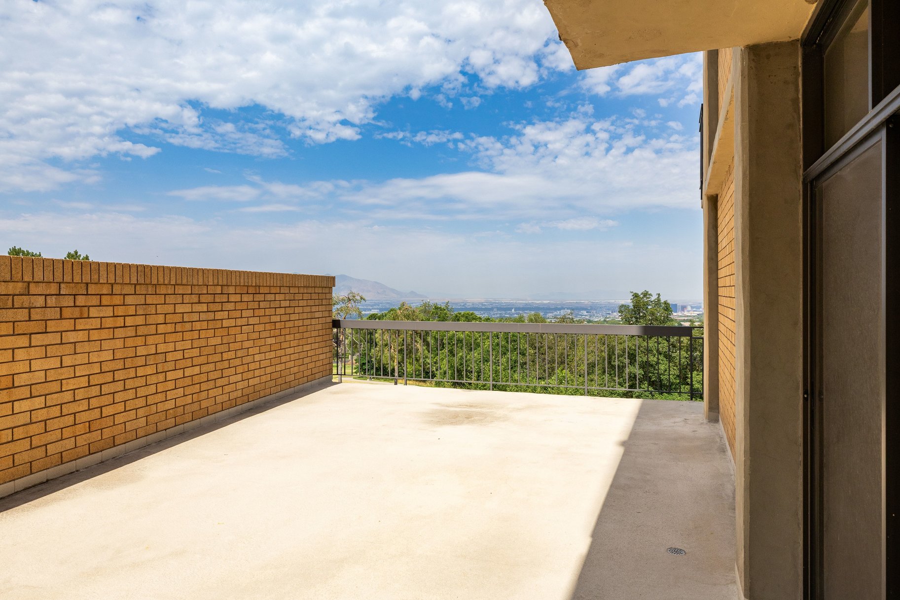  Immaculate condo with expansive valley and city views - 物件實景