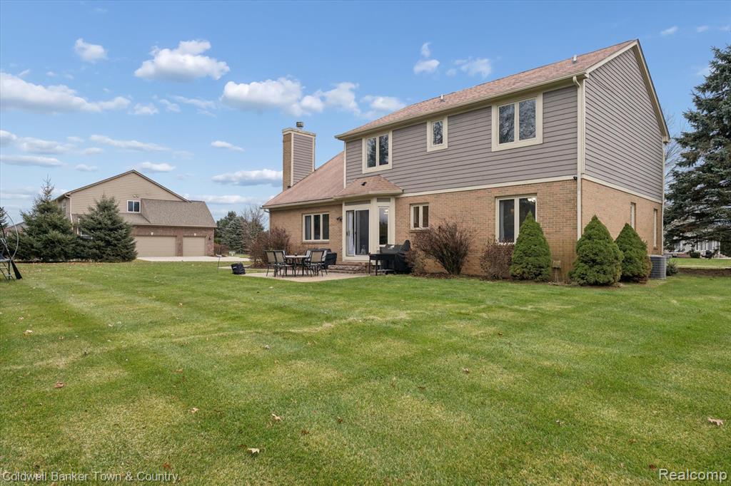 Highland, Michigan, 48357, United States, 4 Bedrooms Bedrooms, ,4 BathroomsBathrooms,Residential,For Sale,2003066