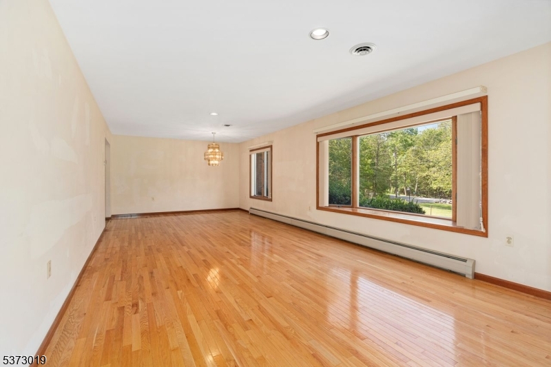 Blairstown Twp., New Jersey, 07832, United States, 3 Bedrooms Bedrooms, ,2 BathroomsBathrooms,Residential,For Sale,1898637