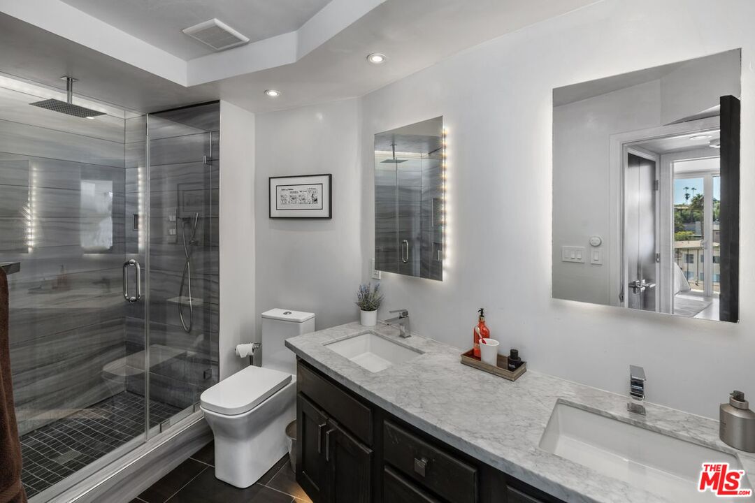 Los Angeles, California, 90068, United States, 2 Bedrooms Bedrooms, ,2 BathroomsBathrooms,Residential,For Sale,1939987
