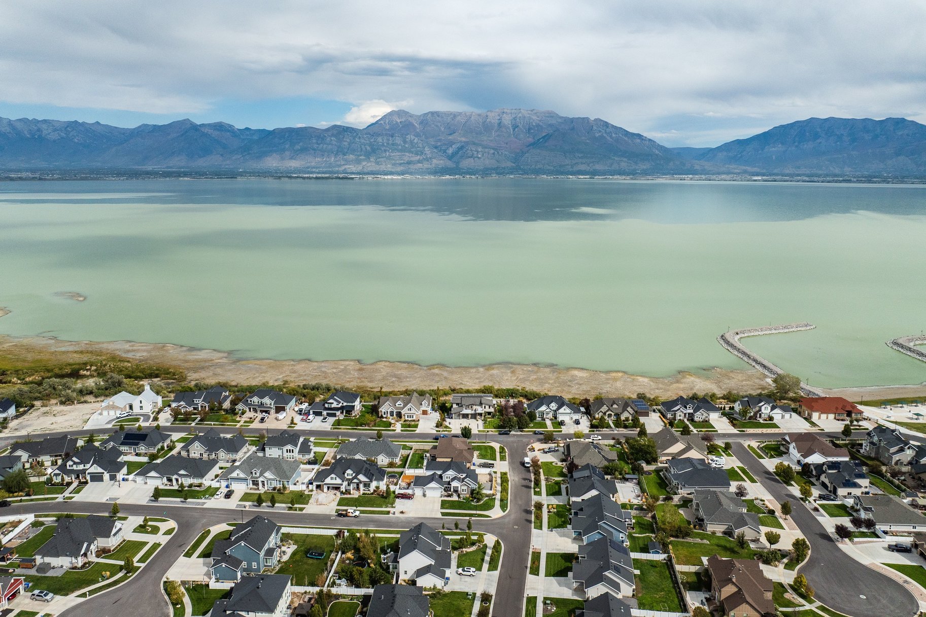  Modern Lakefront Retreat with Breathtaking Lake and Mountain Views - 物件實景