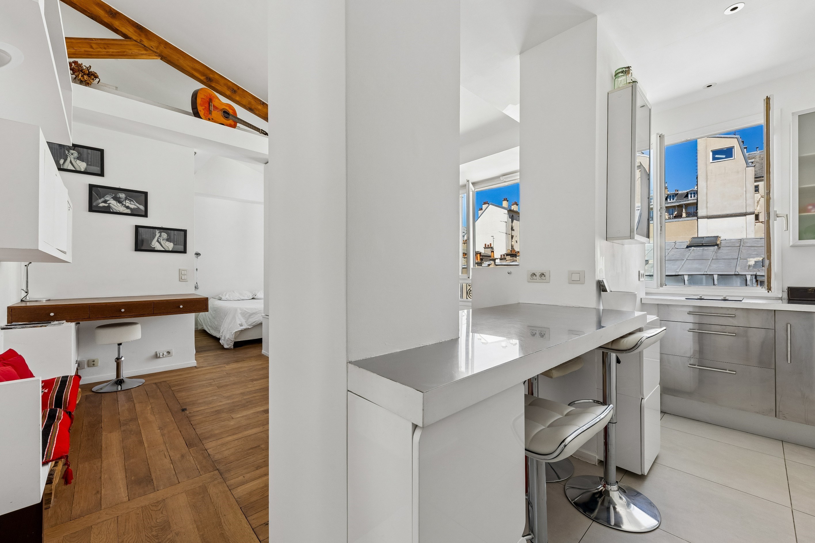  Paris XVIII — Bright top-floor apartment in the Abbesses area, with open views … - 物件實景