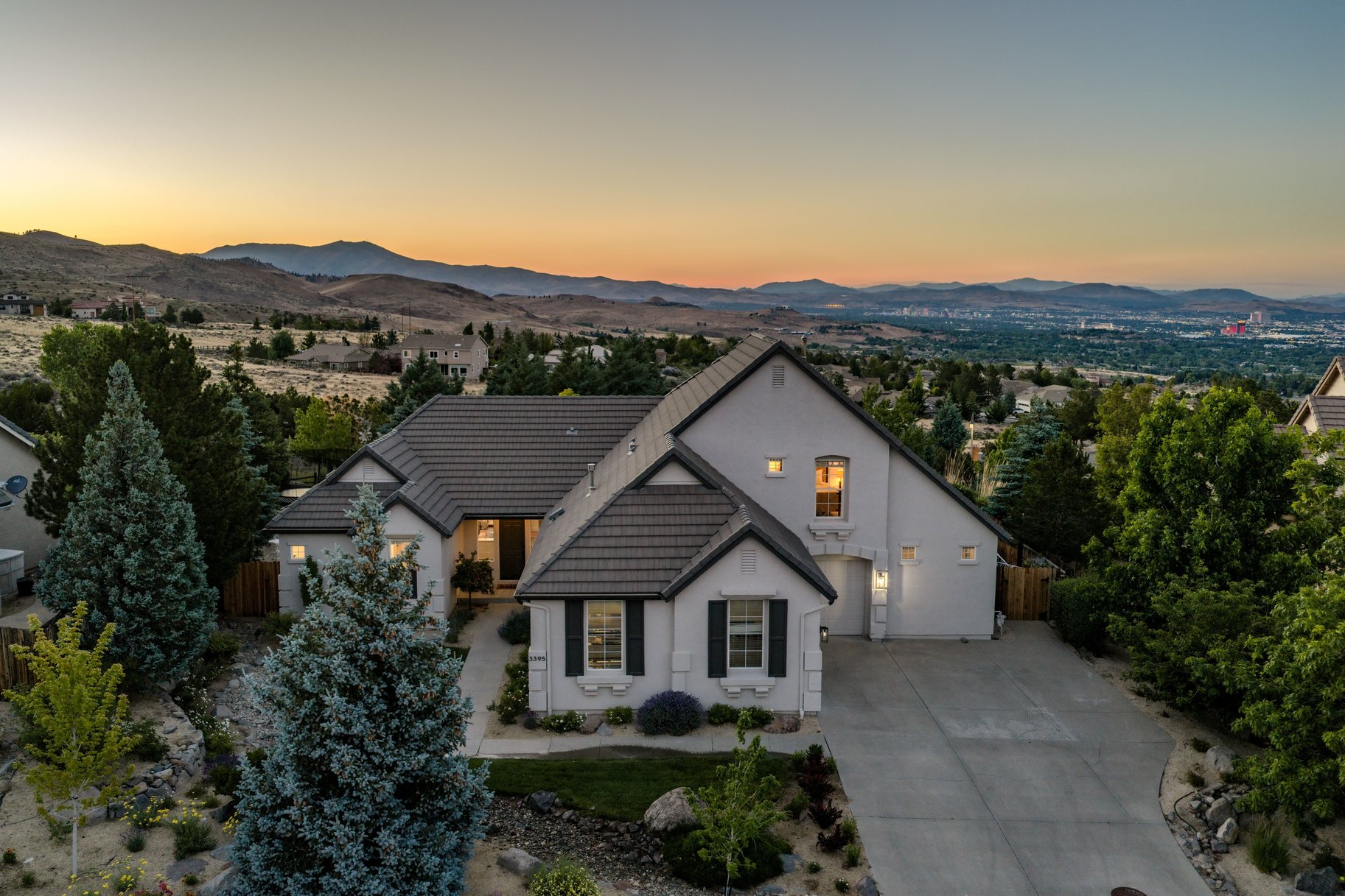  Gorgeous, Fully Updated Arrowcreek Home with Stunning Views - 物件實景