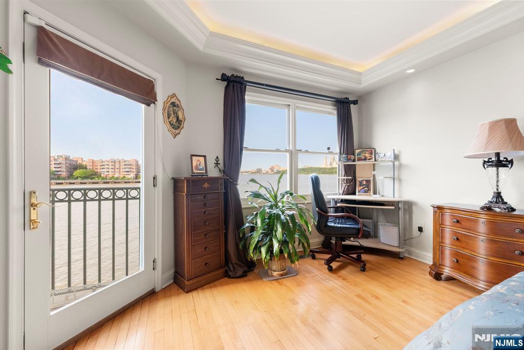 Edgewater, New Jersey, 07020, United States, 2 Bedrooms Bedrooms, ,2 BathroomsBathrooms,Residential,For Sale,1934539