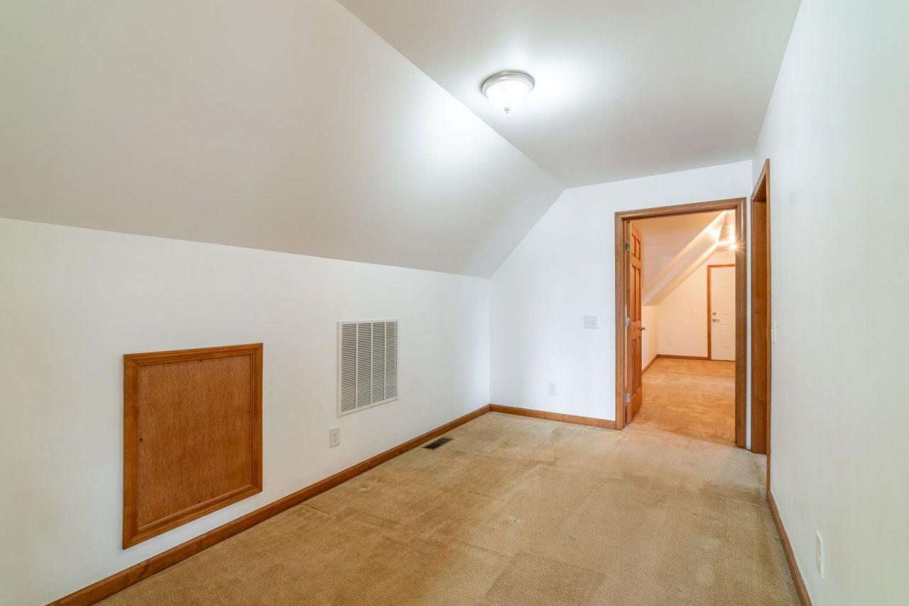 Columbia City, Indiana, 46725, United States, 6 Bedrooms Bedrooms, ,3 BathroomsBathrooms,Residential,For Sale,1827177