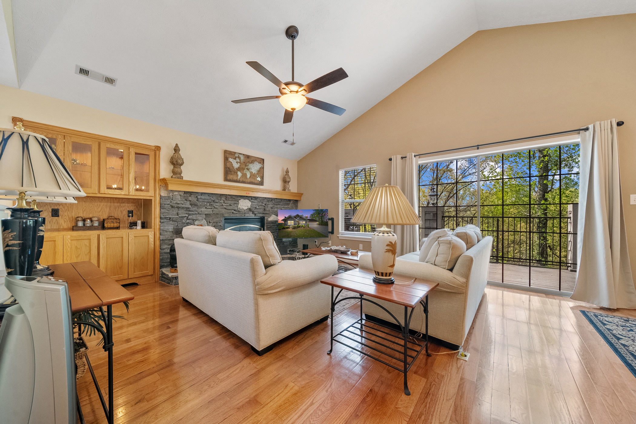 Sevierville, Tennessee, 37862, United States, 3 Bedrooms Bedrooms, ,3 BathroomsBathrooms,Residential,For Sale,1982821