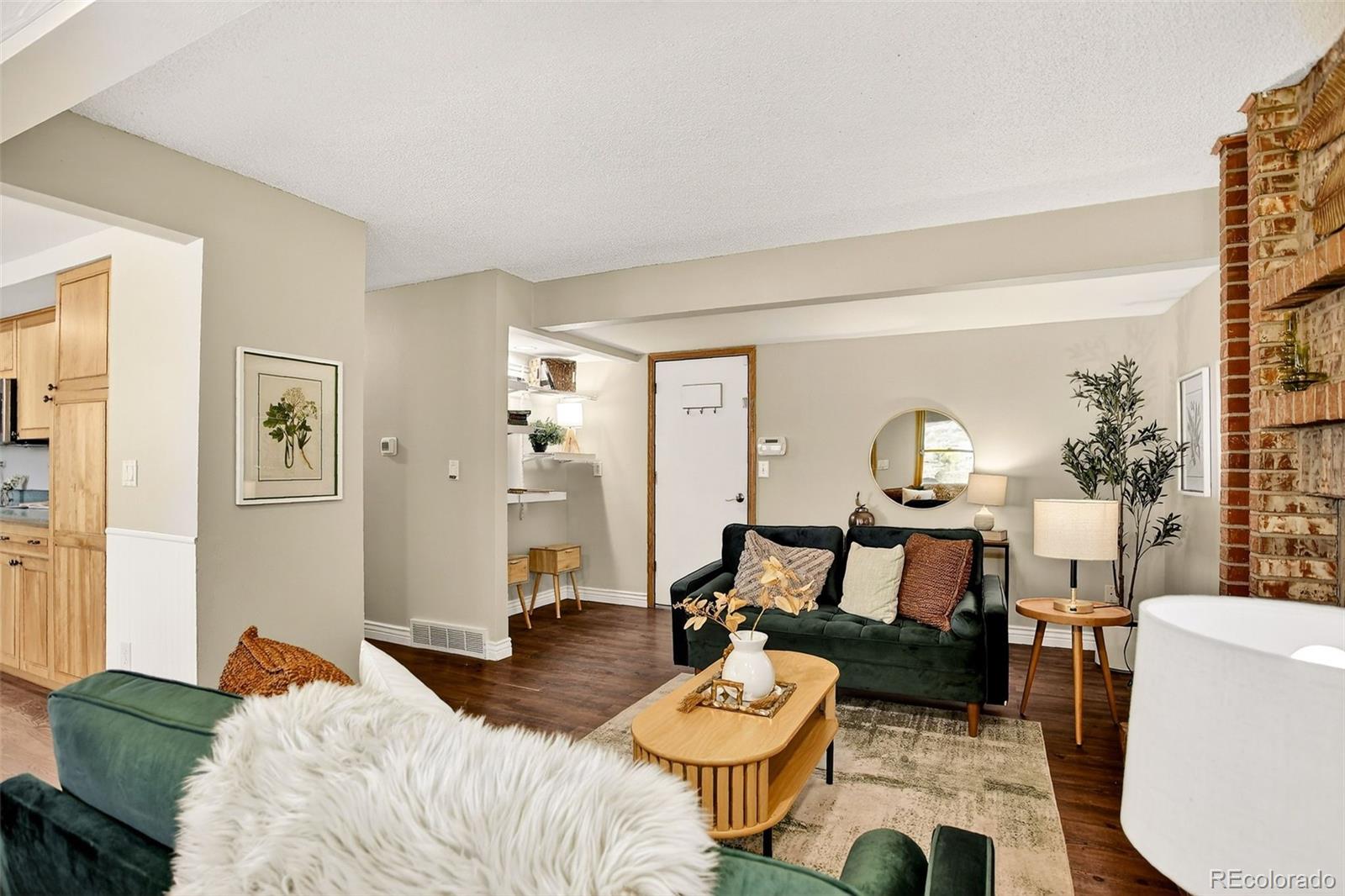 Littleton, Colorado, 80127, United States, 4 Bedrooms Bedrooms, ,2 BathroomsBathrooms,Residential,For Sale,2003001