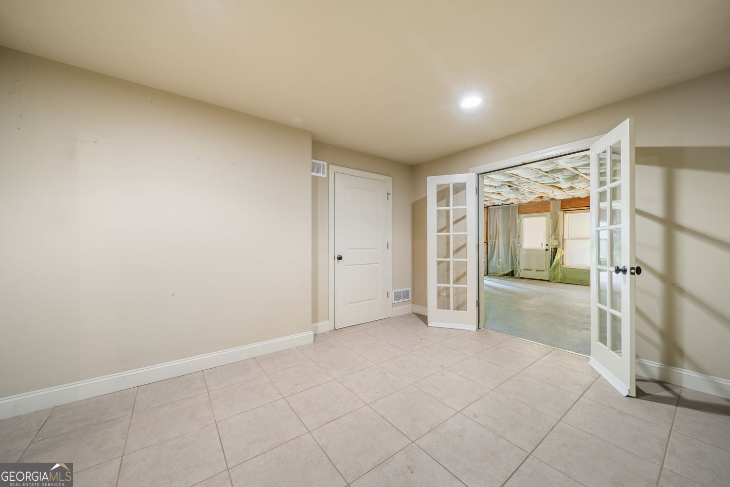 Snellville, Georgia, 30078, United States, 4 Bedrooms Bedrooms, ,5 BathroomsBathrooms,Residential,For Sale,1992513