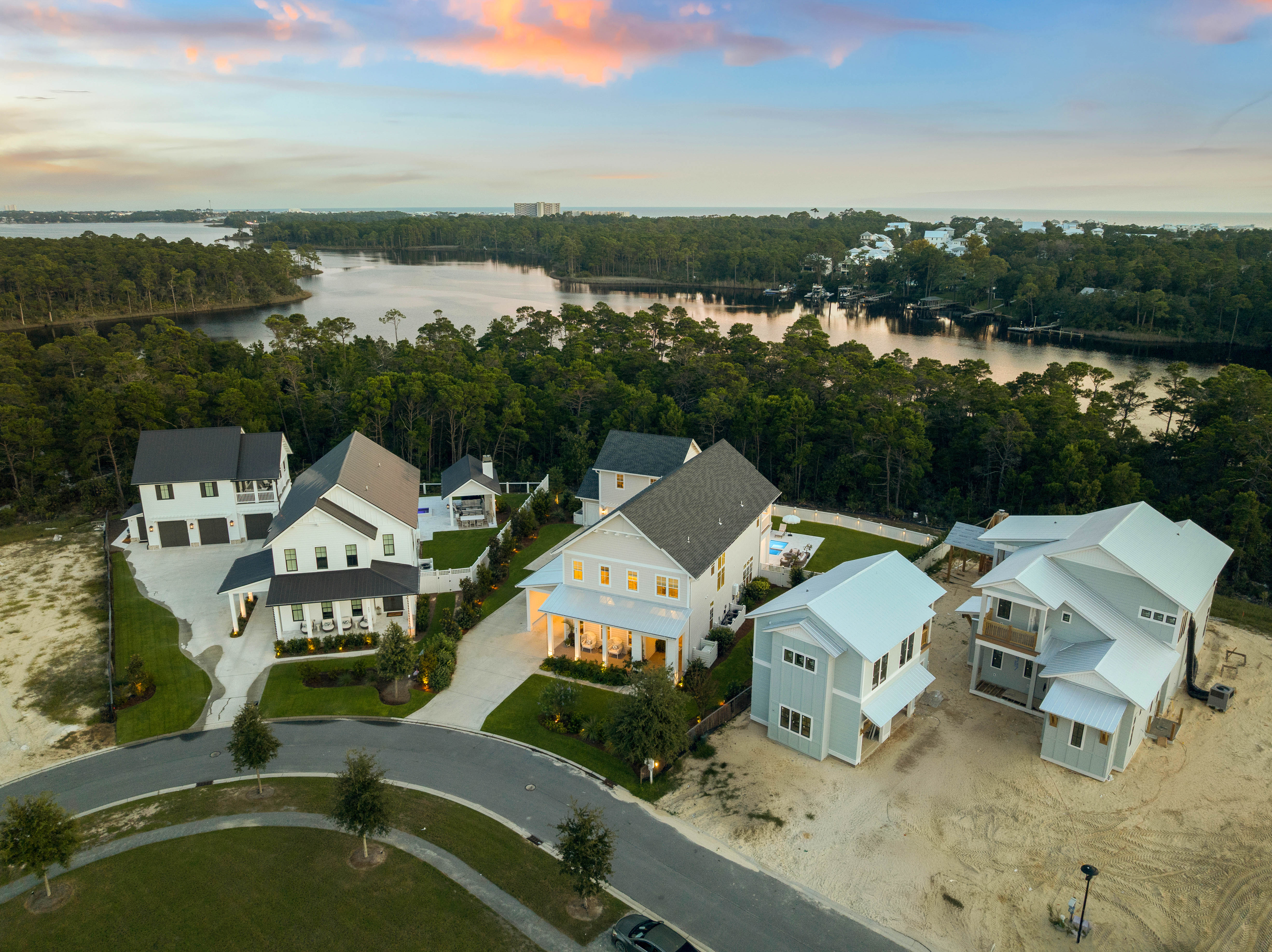  Custom Home Backing To State Forest And Coastal Dune Lake - 物件實景