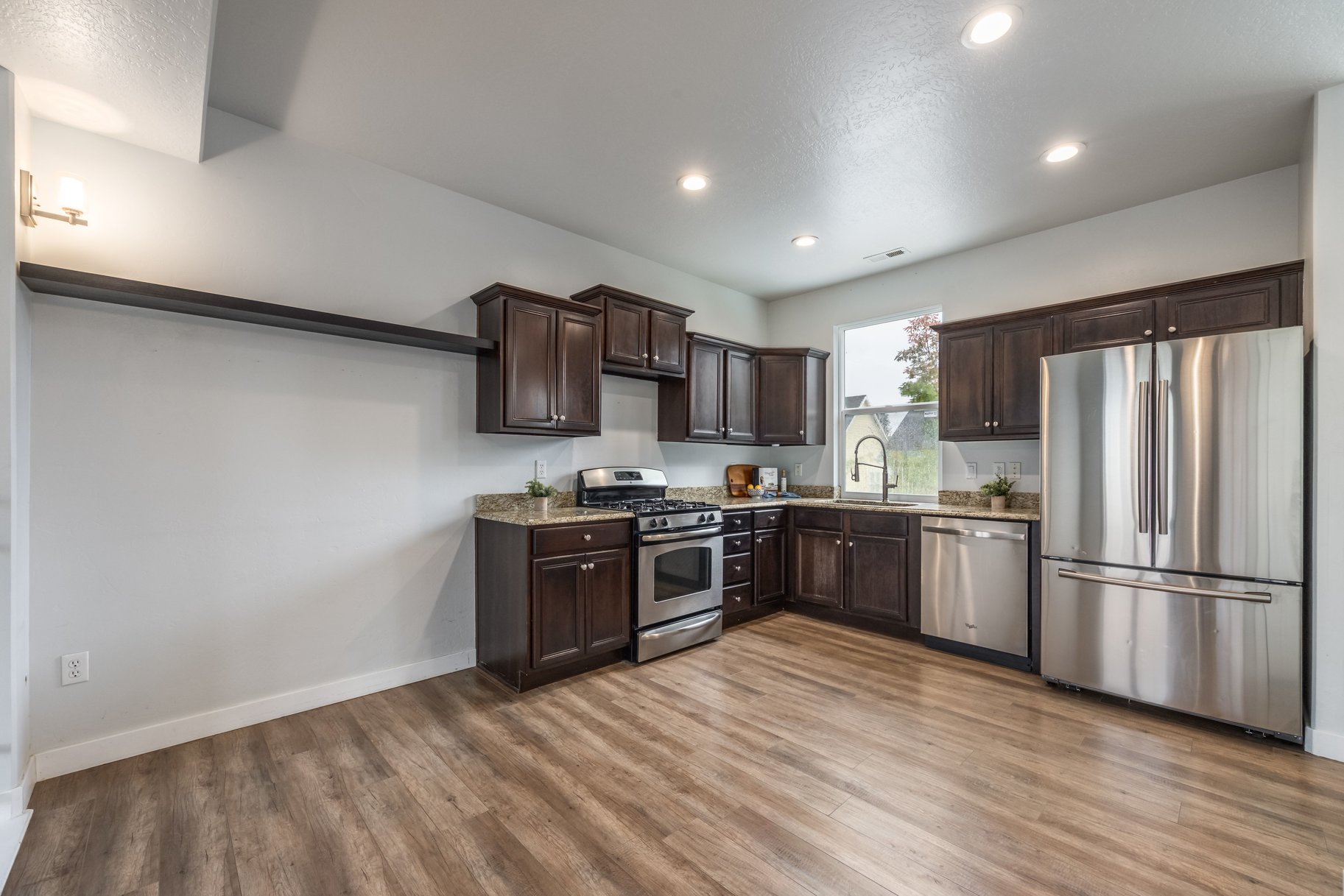  Daybreak Townhome Available - Great Location - 物件實景