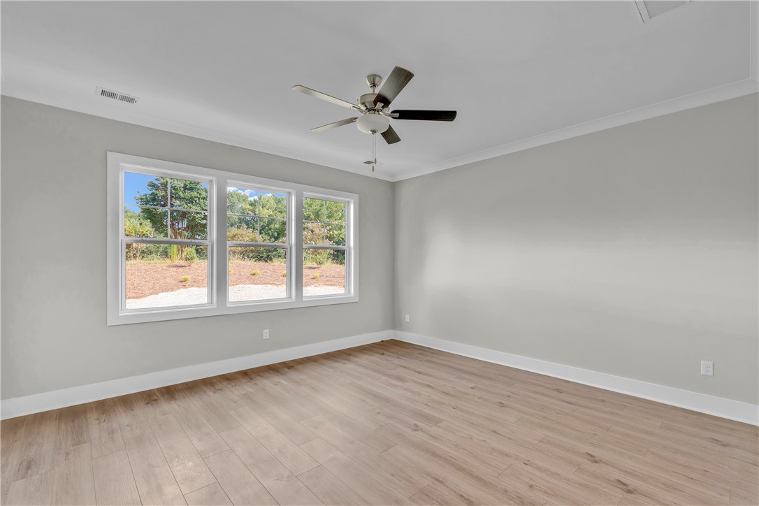 Seneca, South Carolina, 29678, United States, 4 Bedrooms Bedrooms, ,3 BathroomsBathrooms,Residential,For Sale,1900904