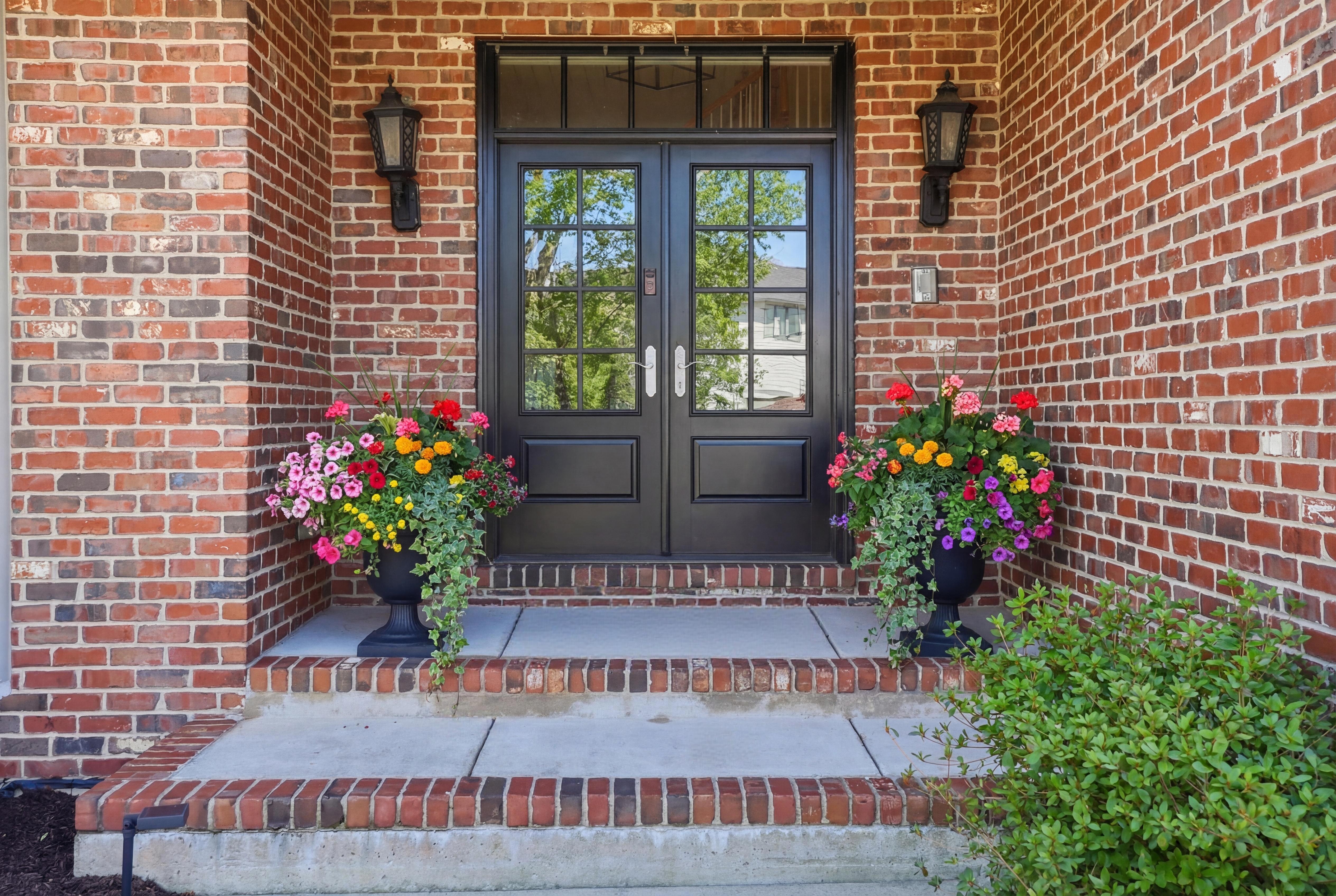  The Crown Jewel of Tall Grass: Waterfront Privacy Meets the Ultimate Layout - 物件實景