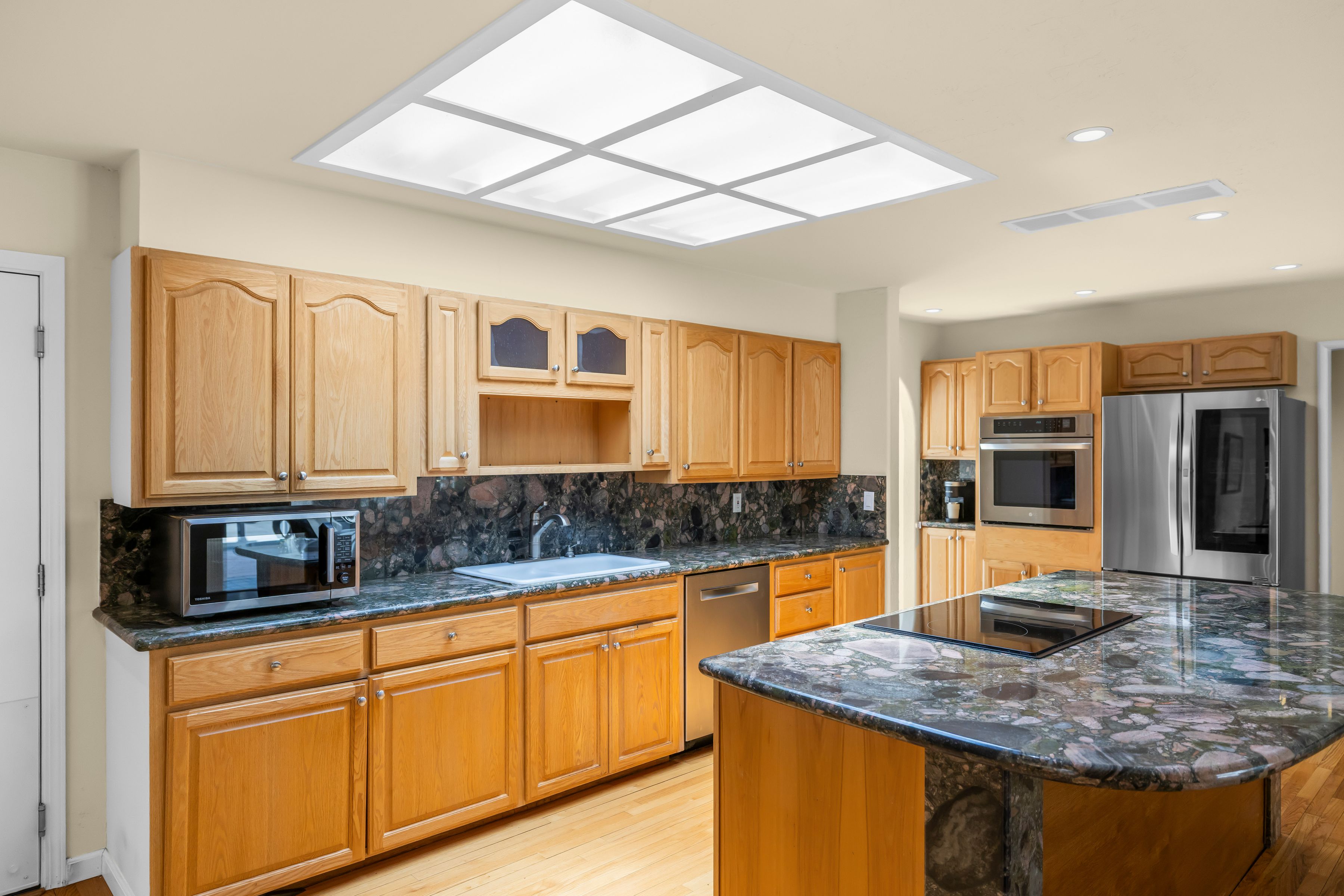  2110 Messina Place, Monterey - 物件實景