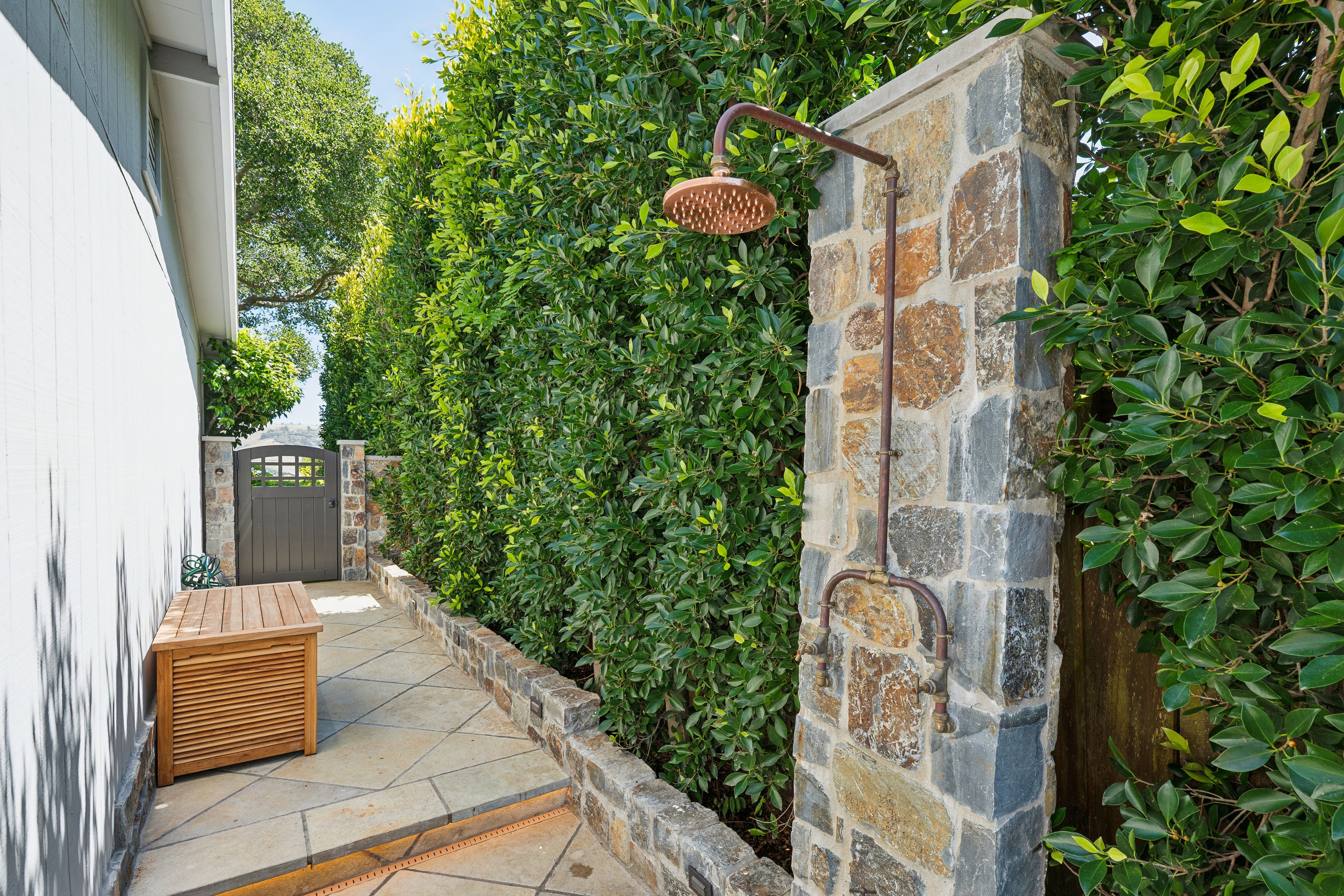  Rare One-Level Residence on Belvedere Island