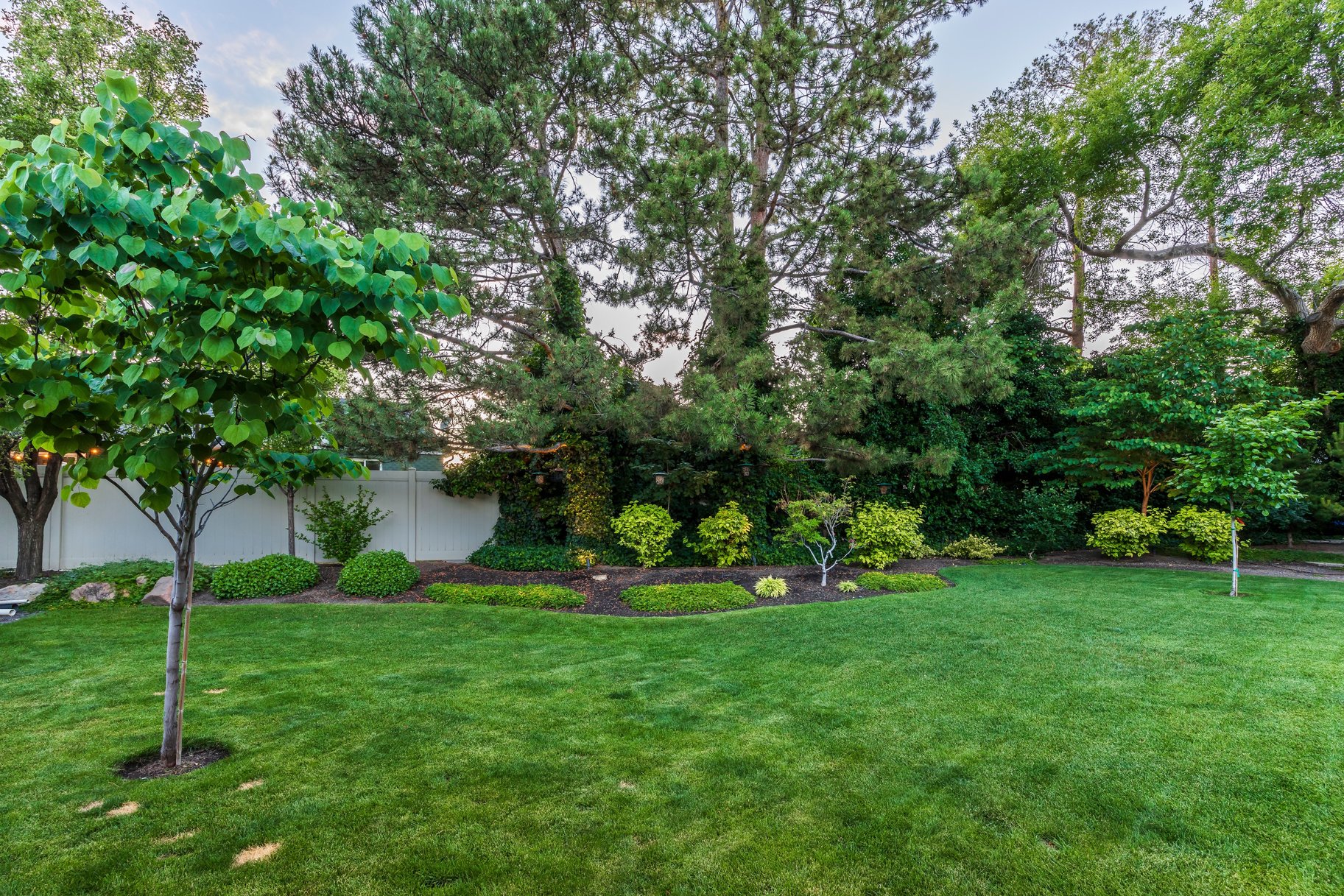  Tastefully Updated Holladay Rambler on .60 acre Manicured Lot - 物件實景