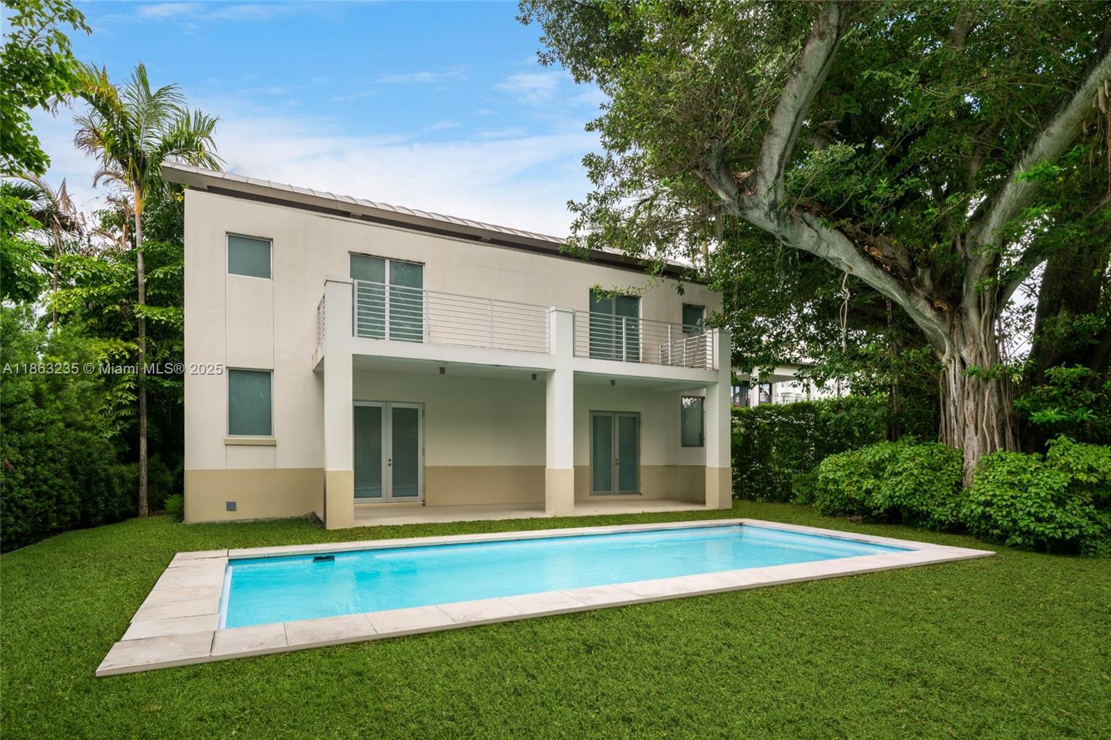 Miami Beach, Florida, 33140, United States, 2 Bedrooms Bedrooms, ,2 BathroomsBathrooms,Residential,For Sale,1924607