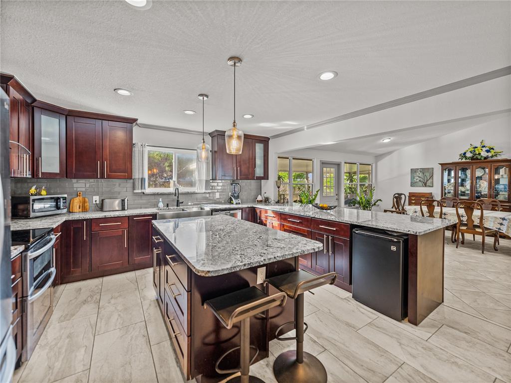 Lakeland, Florida, 33810, United States, 5 Bedrooms Bedrooms, ,4 BathroomsBathrooms,Residential,For Sale,1696884