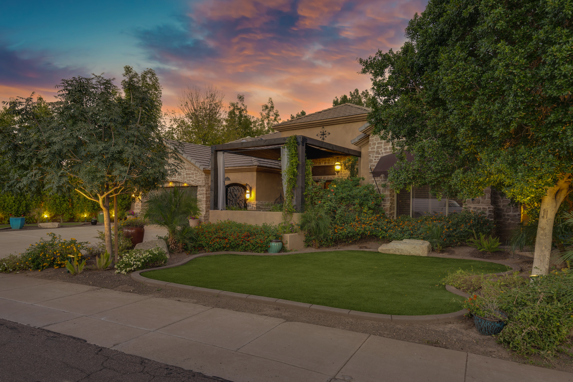 Tempe, Arizona, 85284, United States, 5 Bedrooms Bedrooms, ,3 BathroomsBathrooms,Residential,For Sale,1989924