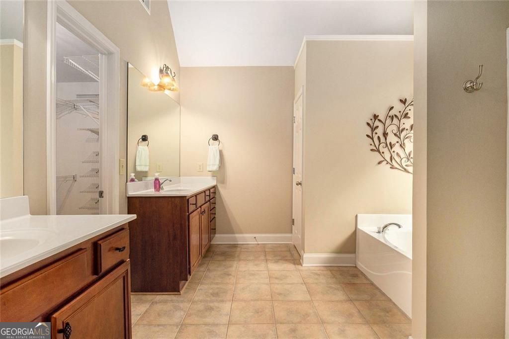 DAWSONVILLE, Georgia, 30534, United States, 3 Bedrooms Bedrooms, ,3 BathroomsBathrooms,Residential,For Sale,1894600