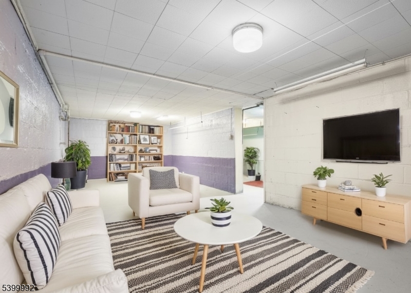 Union Twp., New Jersey, 07083, United States, 4 Bedrooms Bedrooms, ,2 BathroomsBathrooms,Residential,For Sale,2001957