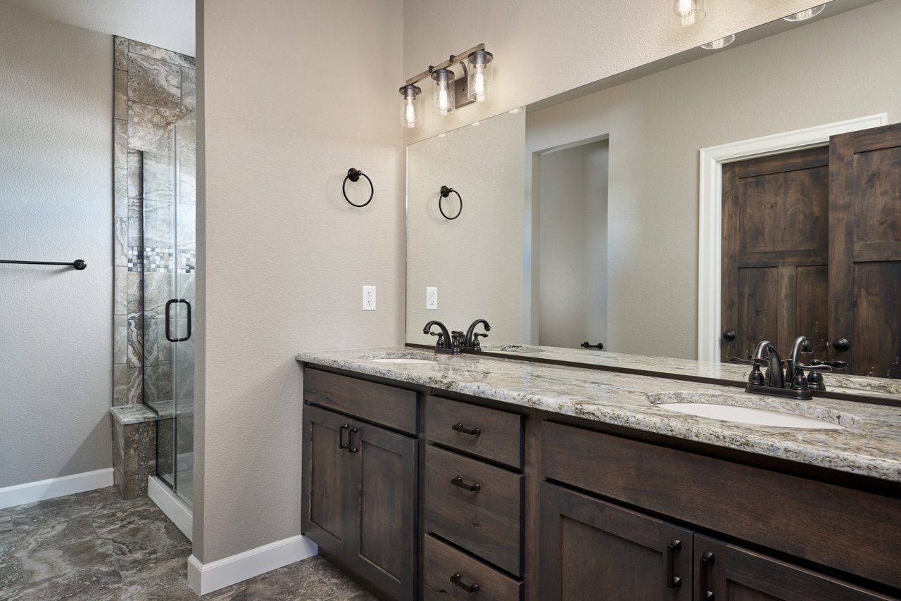 Cheyenne, Wyoming, 82009, United States, 3 Bedrooms Bedrooms, ,2 BathroomsBathrooms,Residential,For Sale,1978031