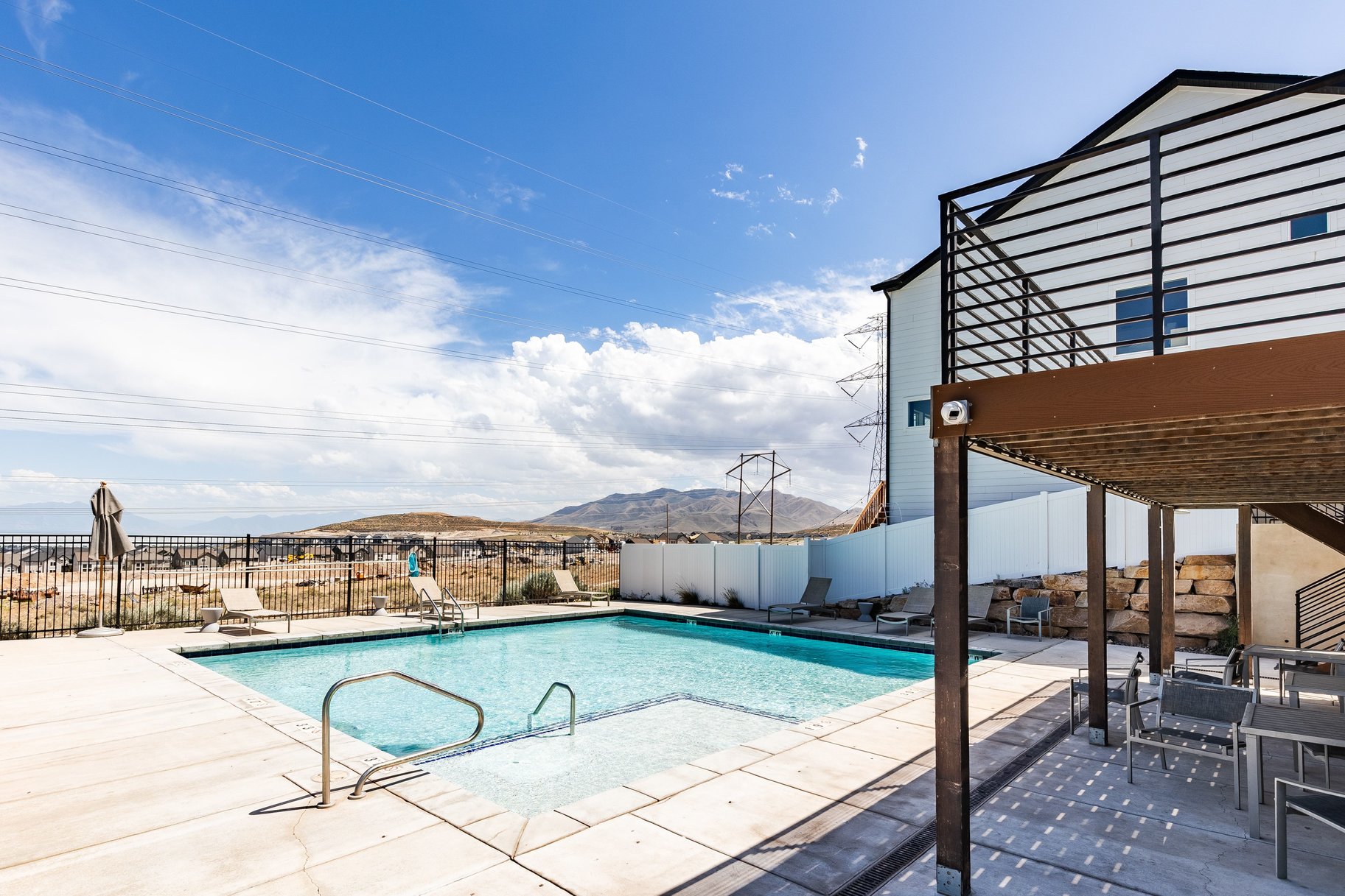  Bright & Quiet Townhome Ready to Be Your Next Home - 物件實景