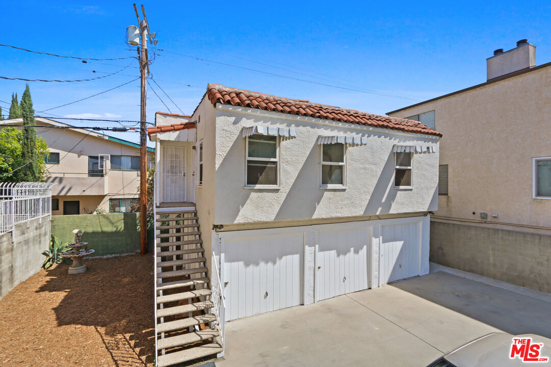 Los Angeles, California, 90035, United States, 5 Bedrooms Bedrooms, ,Residential,For Sale,1907143