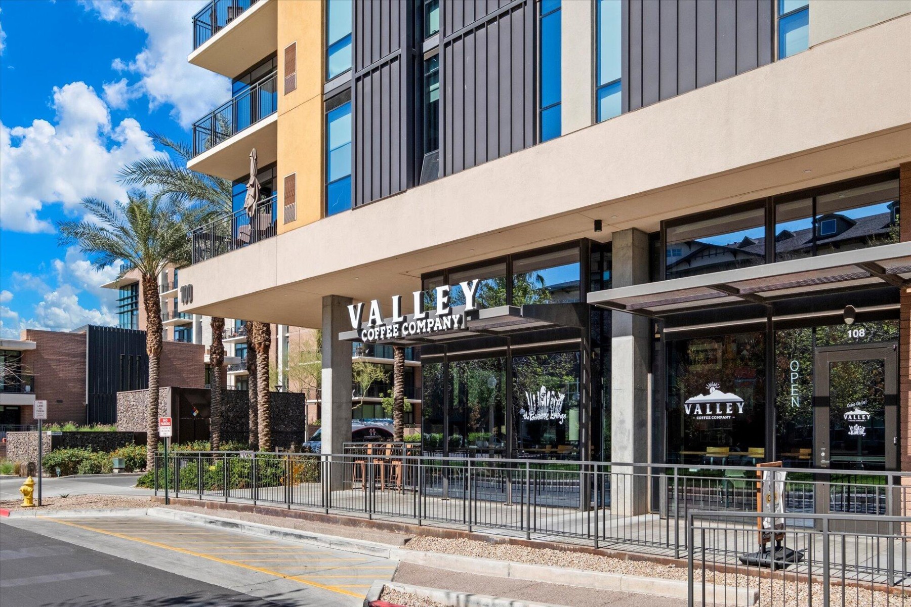  200 W Portland Street  Phoenix, AZ - 物件實景