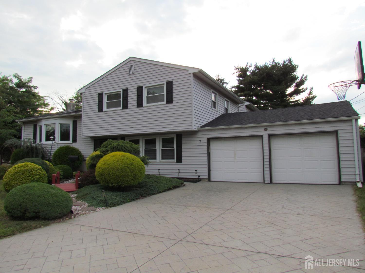 East Brunswick, New Jersey, 08816, United States, 5 Bedrooms Bedrooms, ,3 BathroomsBathrooms,Residential,For Sale,1933394