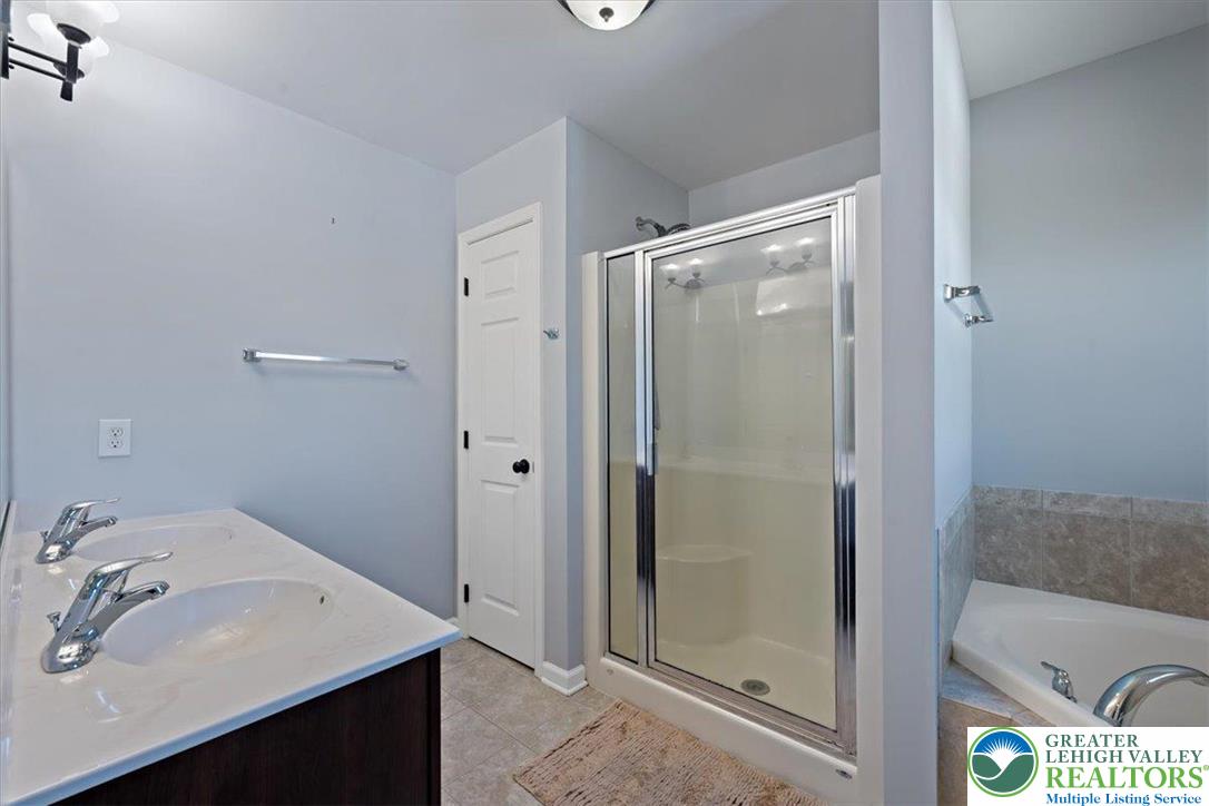 Palmer Twp, Pennsylvania, 18045, United States, 4 Bedrooms Bedrooms, ,3 BathroomsBathrooms,Residential,For Sale,2000563